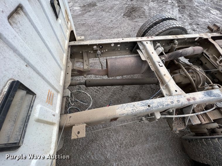 image for item ID9462 2001 Ford F550 Super Duty  truck cab and chassis