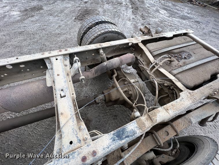 image for item ID9462 2001 Ford F550 Super Duty  truck cab and chassis