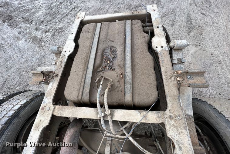 image for item ID9462 2001 Ford F550 Super Duty  truck cab and chassis