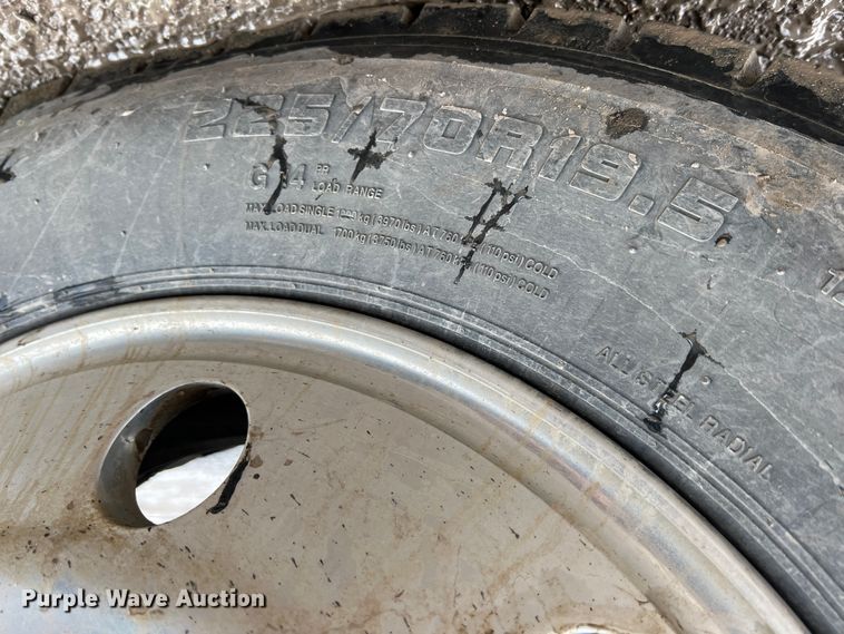 image for item ID9462 2001 Ford F550 Super Duty  truck cab and chassis