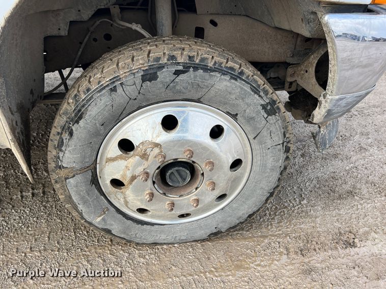 image for item ID9462 2001 Ford F550 Super Duty  truck cab and chassis