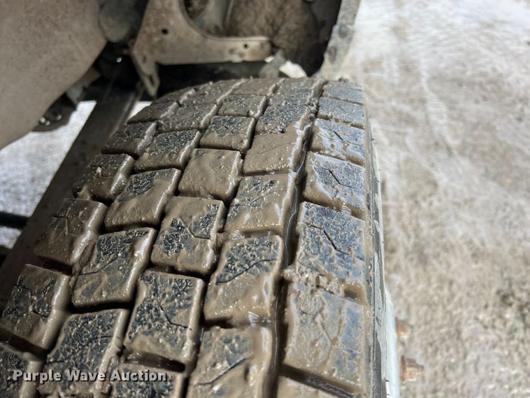 image for item ID9462 2001 Ford F550 Super Duty  truck cab and chassis