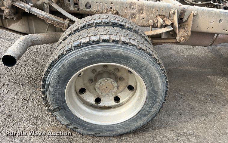 image for item ID9462 2001 Ford F550 Super Duty  truck cab and chassis