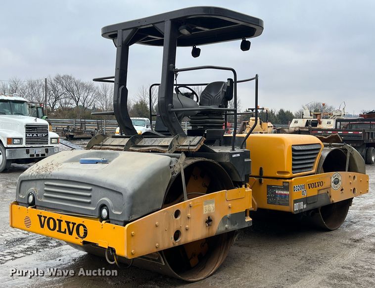 image for item ID9463 2011 Volvo DD118HFA  double drum vibratory roller