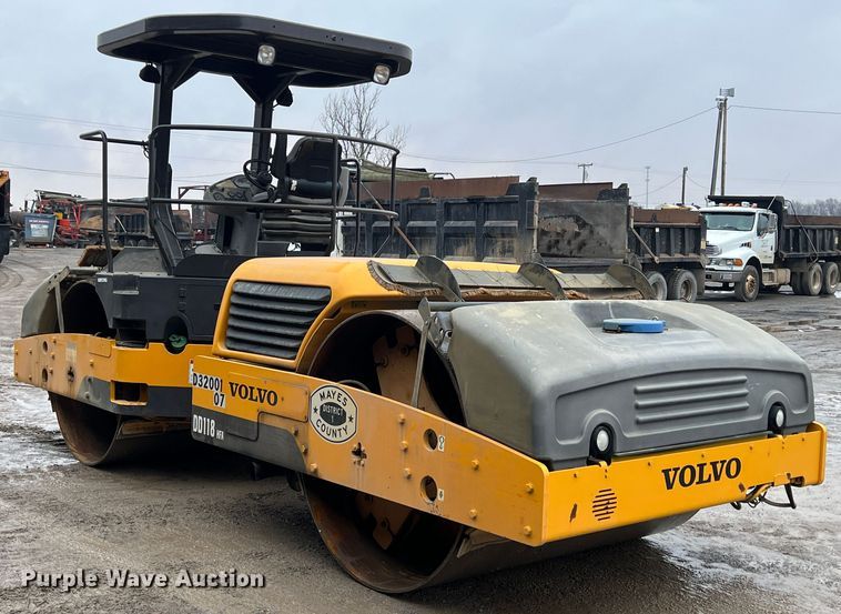 image for item ID9463 2011 Volvo DD118HFA  double drum vibratory roller