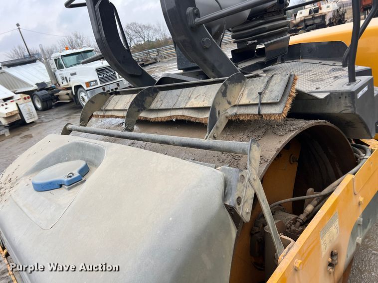 image for item ID9463 2011 Volvo DD118HFA  double drum vibratory roller