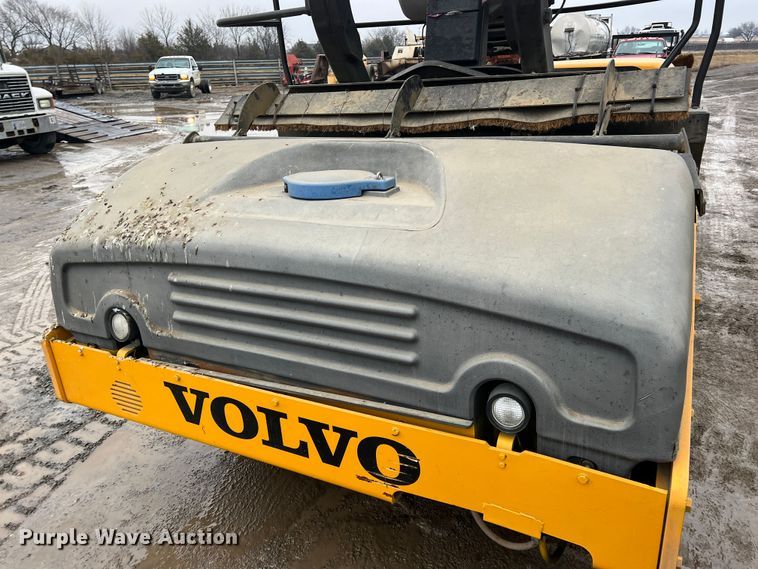 image for item ID9463 2011 Volvo DD118HFA  double drum vibratory roller
