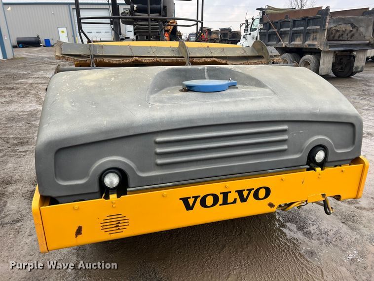image for item ID9463 2011 Volvo DD118HFA  double drum vibratory roller
