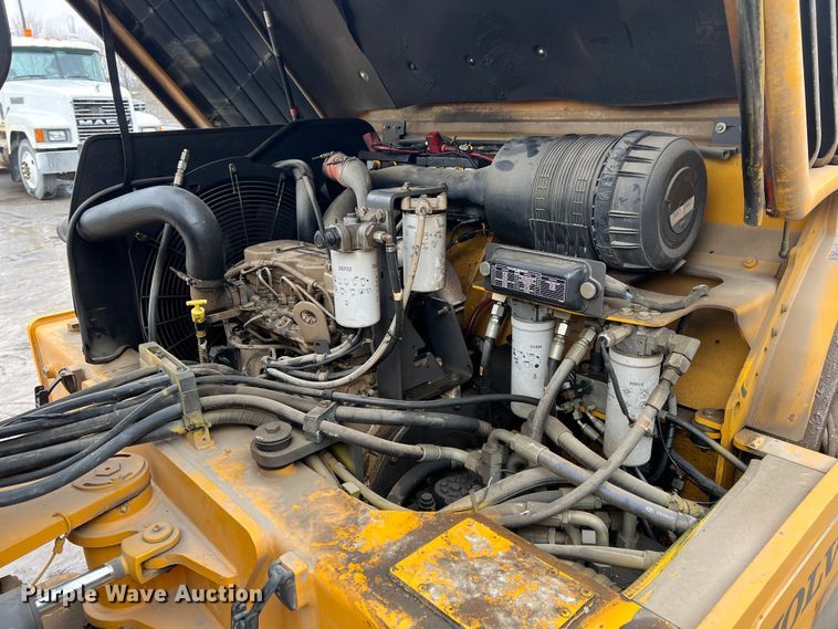 image for item ID9463 2011 Volvo DD118HFA  double drum vibratory roller