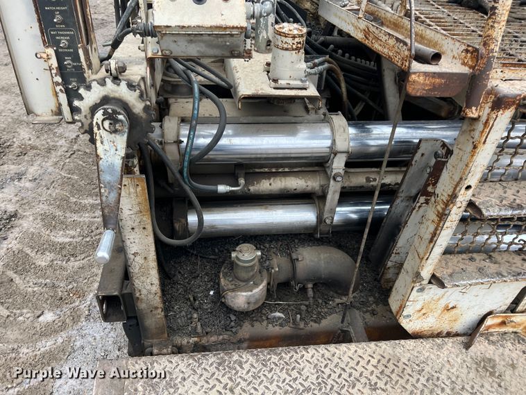 image for item ID9465 1999 Cedarapids CR461R  paver