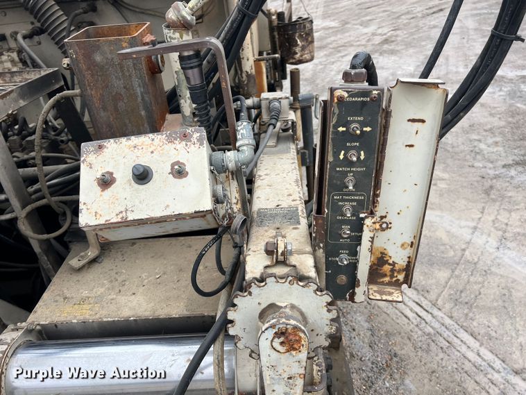 image for item ID9465 1999 Cedarapids CR461R  paver