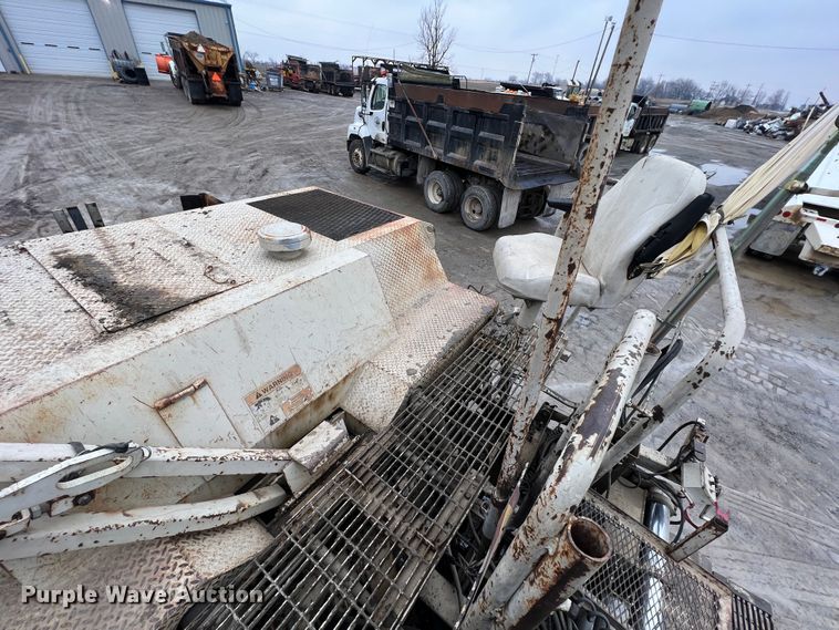 image for item ID9465 1999 Cedarapids CR461R  paver