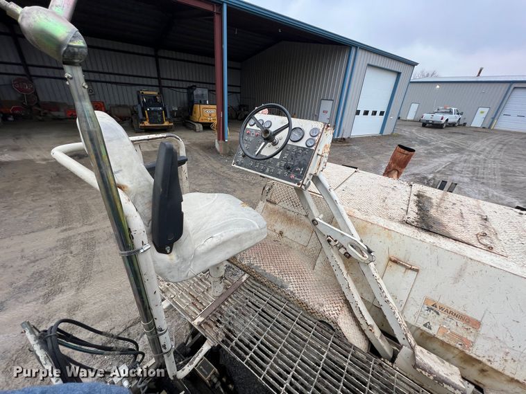 image for item ID9465 1999 Cedarapids CR461R  paver