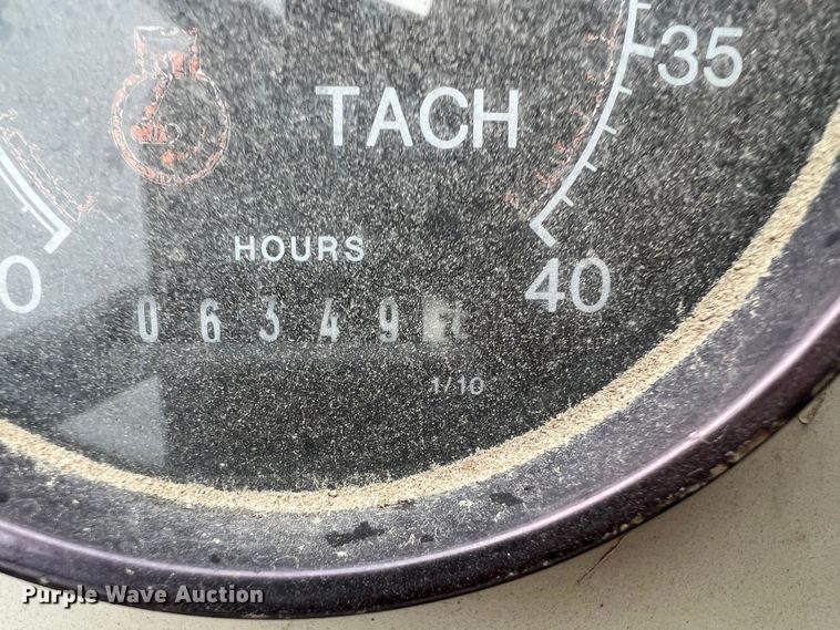 image for item ID9465 1999 Cedarapids CR461R  paver