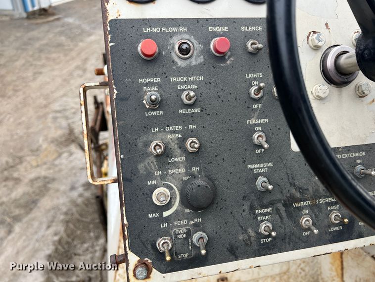 image for item ID9465 1999 Cedarapids CR461R  paver