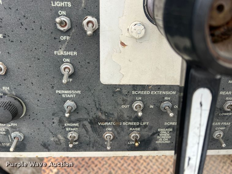 image for item ID9465 1999 Cedarapids CR461R  paver