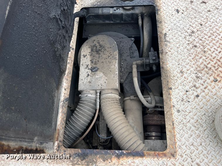 image for item ID9465 1999 Cedarapids CR461R  paver