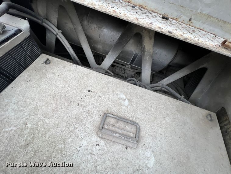 image for item ID9465 1999 Cedarapids CR461R  paver