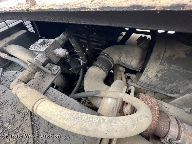 image for item ID9465 1999 Cedarapids CR461R  paver