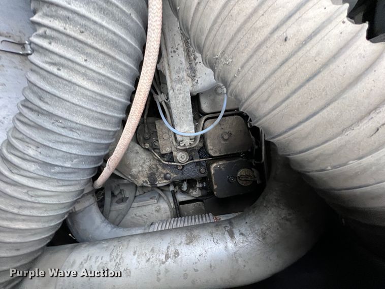 image for item ID9465 1999 Cedarapids CR461R  paver