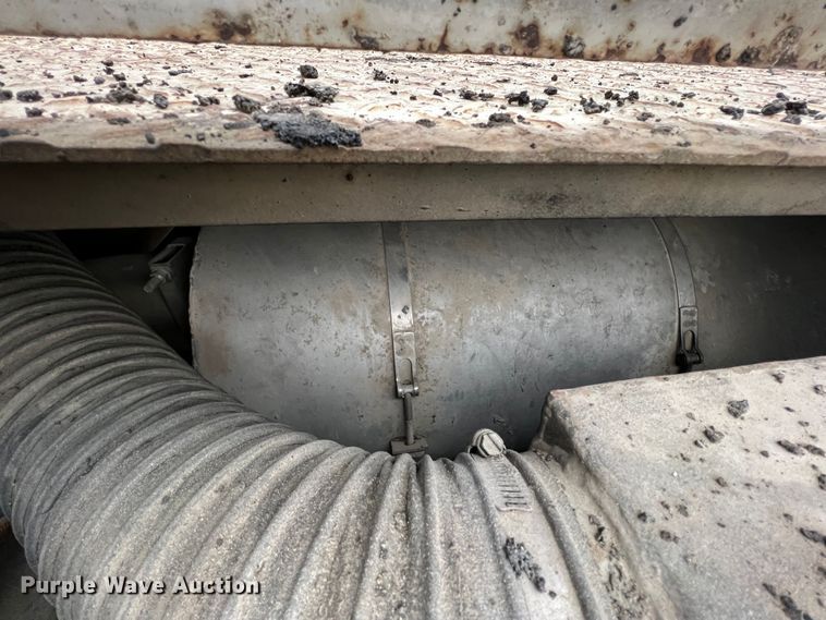 image for item ID9465 1999 Cedarapids CR461R  paver