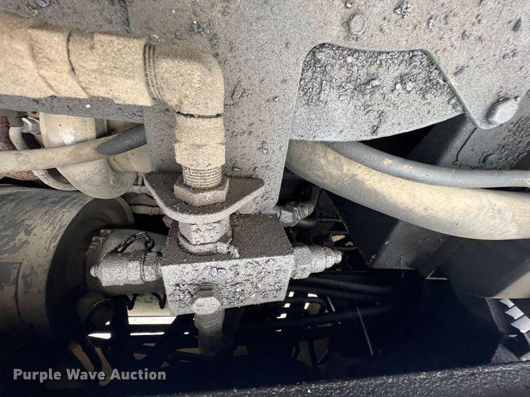 image for item ID9465 1999 Cedarapids CR461R  paver