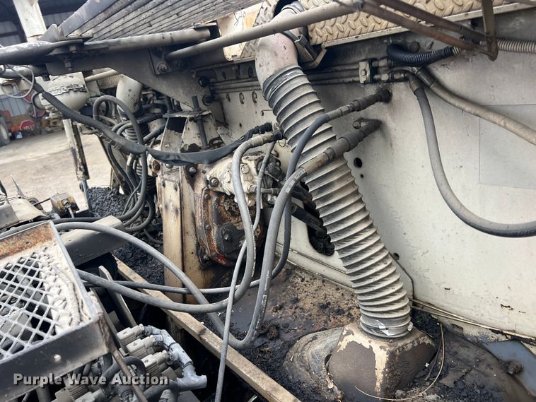 image for item ID9465 1999 Cedarapids CR461R  paver