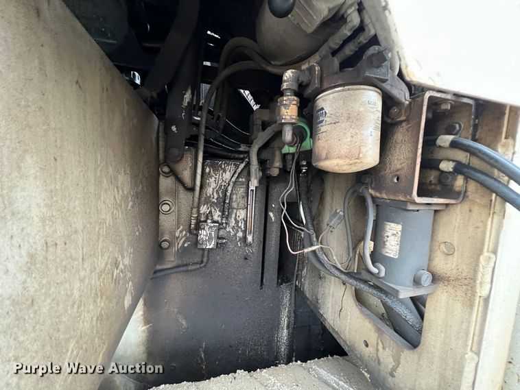 image for item ID9465 1999 Cedarapids CR461R  paver