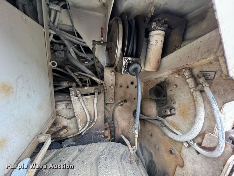 image for item ID9465 1999 Cedarapids CR461R  paver