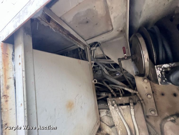 image for item ID9465 1999 Cedarapids CR461R  paver