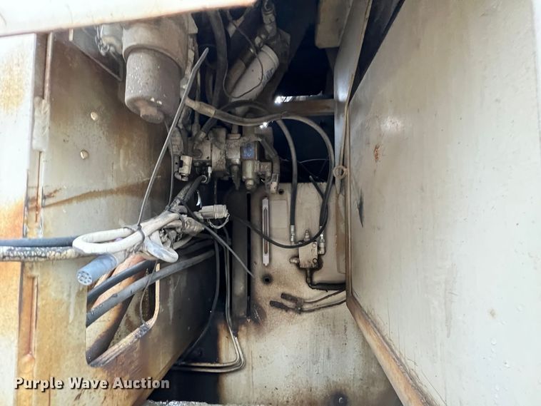 image for item ID9465 1999 Cedarapids CR461R  paver