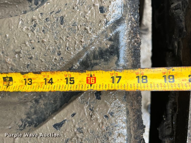 image for item ID9465 1999 Cedarapids CR461R  paver