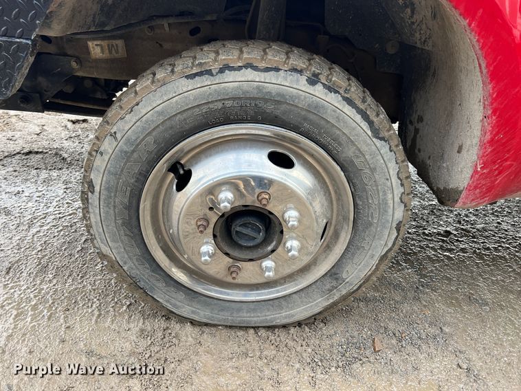 image for item ID9466 1999 Ford F550 Super Duty  Crew Cab dump flatbed truck