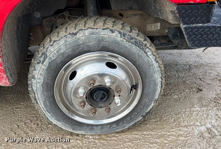 image for item ID9466 1999 Ford F550 Super Duty  Crew Cab dump flatbed truck