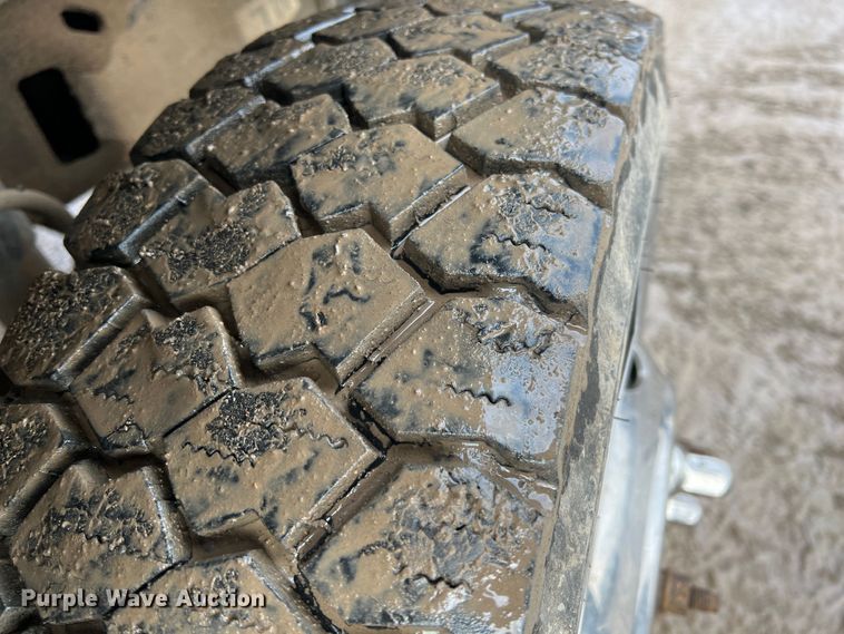 image for item ID9466 1999 Ford F550 Super Duty  Crew Cab dump flatbed truck