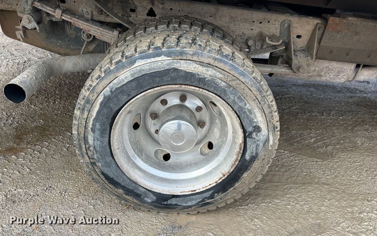 image for item ID9466 1999 Ford F550 Super Duty  Crew Cab dump flatbed truck