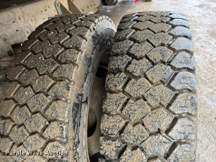 image for item ID9466 1999 Ford F550 Super Duty  Crew Cab dump flatbed truck