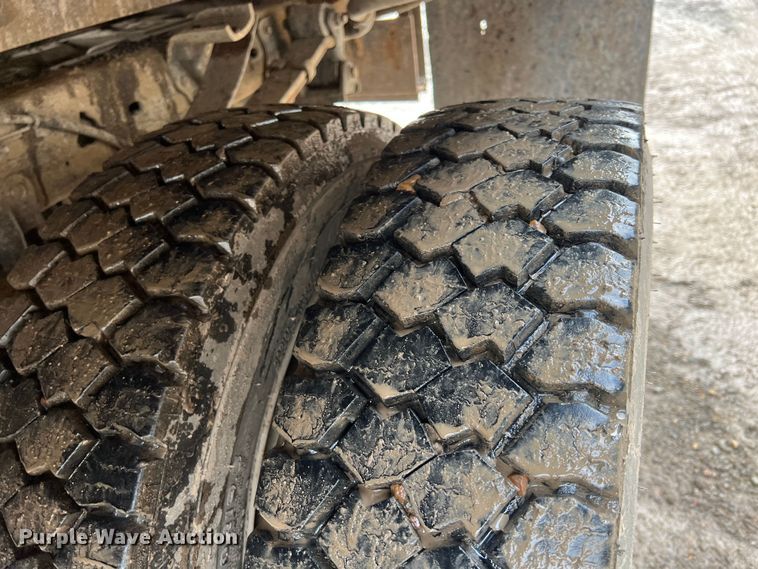 image for item ID9466 1999 Ford F550 Super Duty  Crew Cab dump flatbed truck