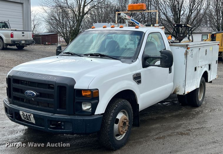 image for item ID9469 2008 Ford F350 Super Duty XL  utility bed pickup truck