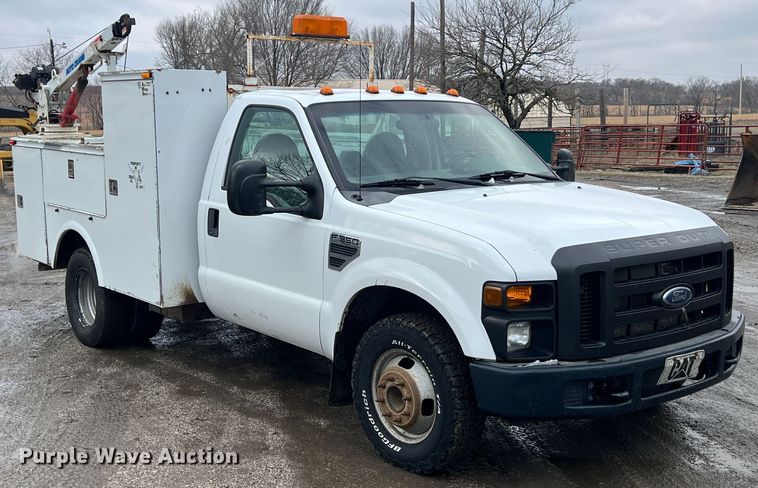 image for item ID9469 2008 Ford F350 Super Duty XL  utility bed pickup truck