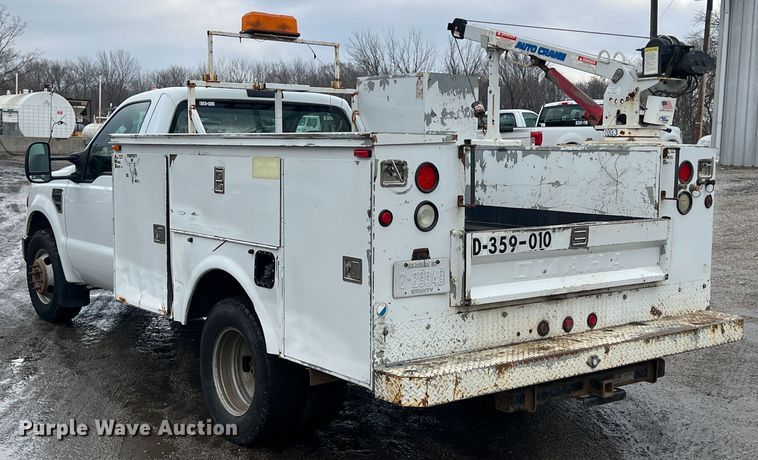 image for item ID9469 2008 Ford F350 Super Duty XL  utility bed pickup truck