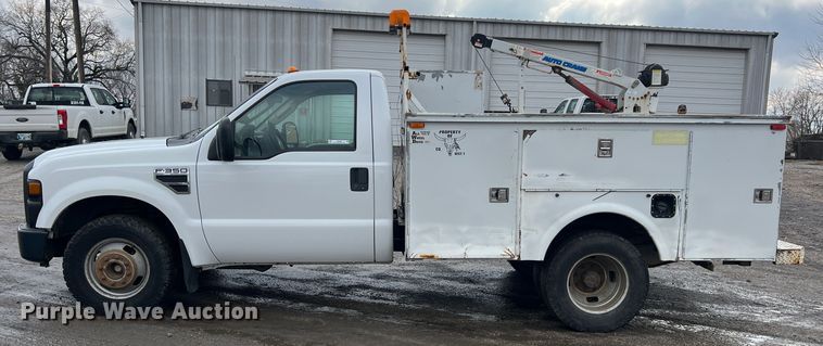 image for item ID9469 2008 Ford F350 Super Duty XL  utility bed pickup truck