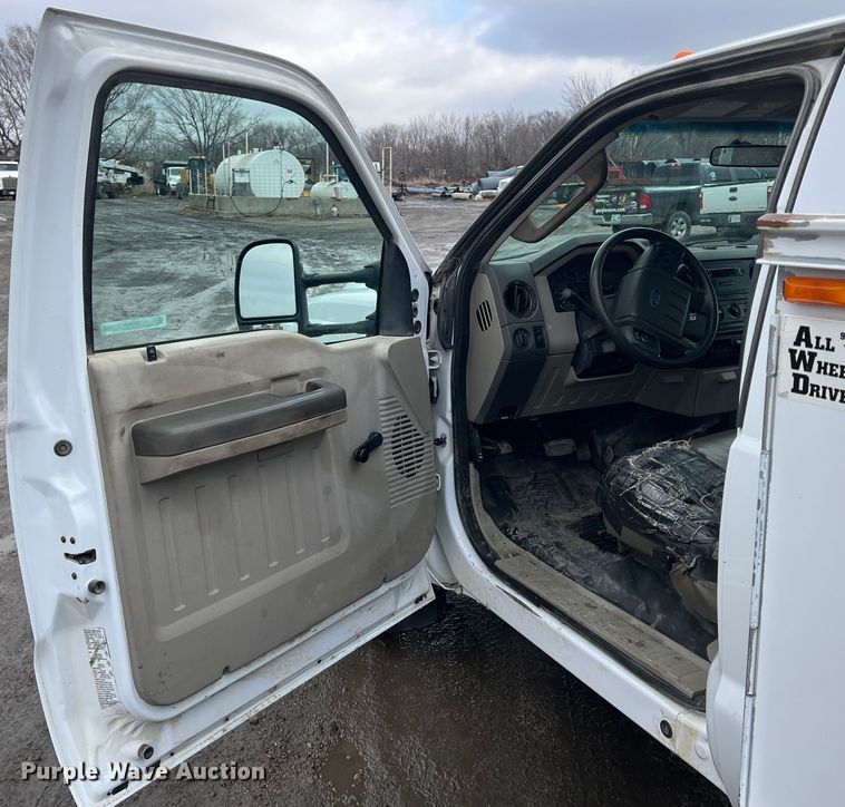 image for item ID9469 2008 Ford F350 Super Duty XL  utility bed pickup truck