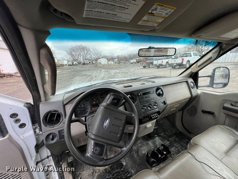 image for item ID9469 2008 Ford F350 Super Duty XL  utility bed pickup truck