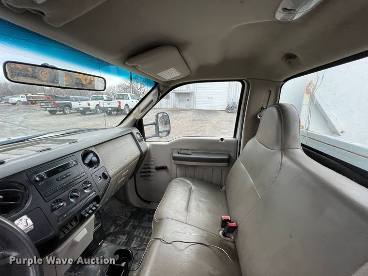 image for item ID9469 2008 Ford F350 Super Duty XL  utility bed pickup truck