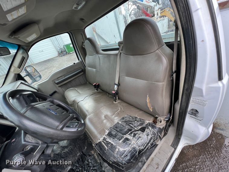 image for item ID9469 2008 Ford F350 Super Duty XL  utility bed pickup truck