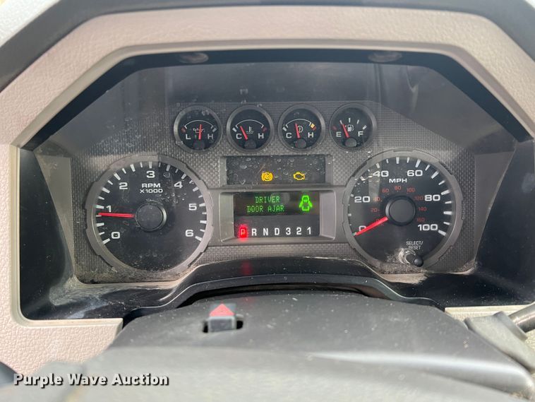 image for item ID9469 2008 Ford F350 Super Duty XL  utility bed pickup truck