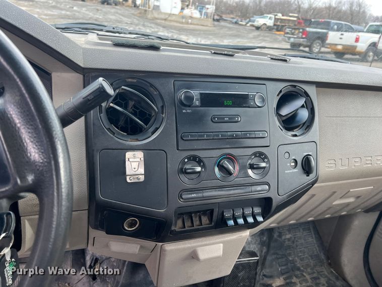 image for item ID9469 2008 Ford F350 Super Duty XL  utility bed pickup truck