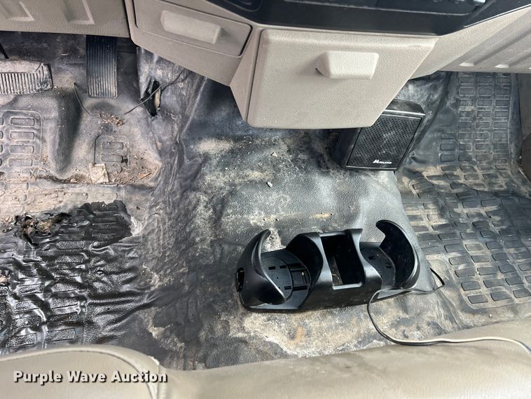 image for item ID9469 2008 Ford F350 Super Duty XL  utility bed pickup truck