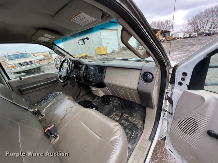 image for item ID9469 2008 Ford F350 Super Duty XL  utility bed pickup truck